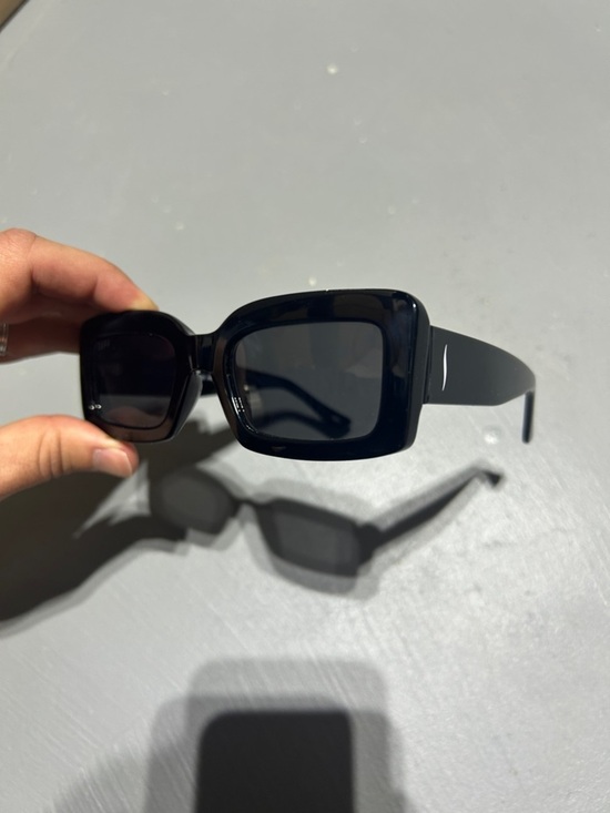 (NEW) Sephora x DIFF Indy Black Chunky Polarized Sunglasses with Hard Case main image 12